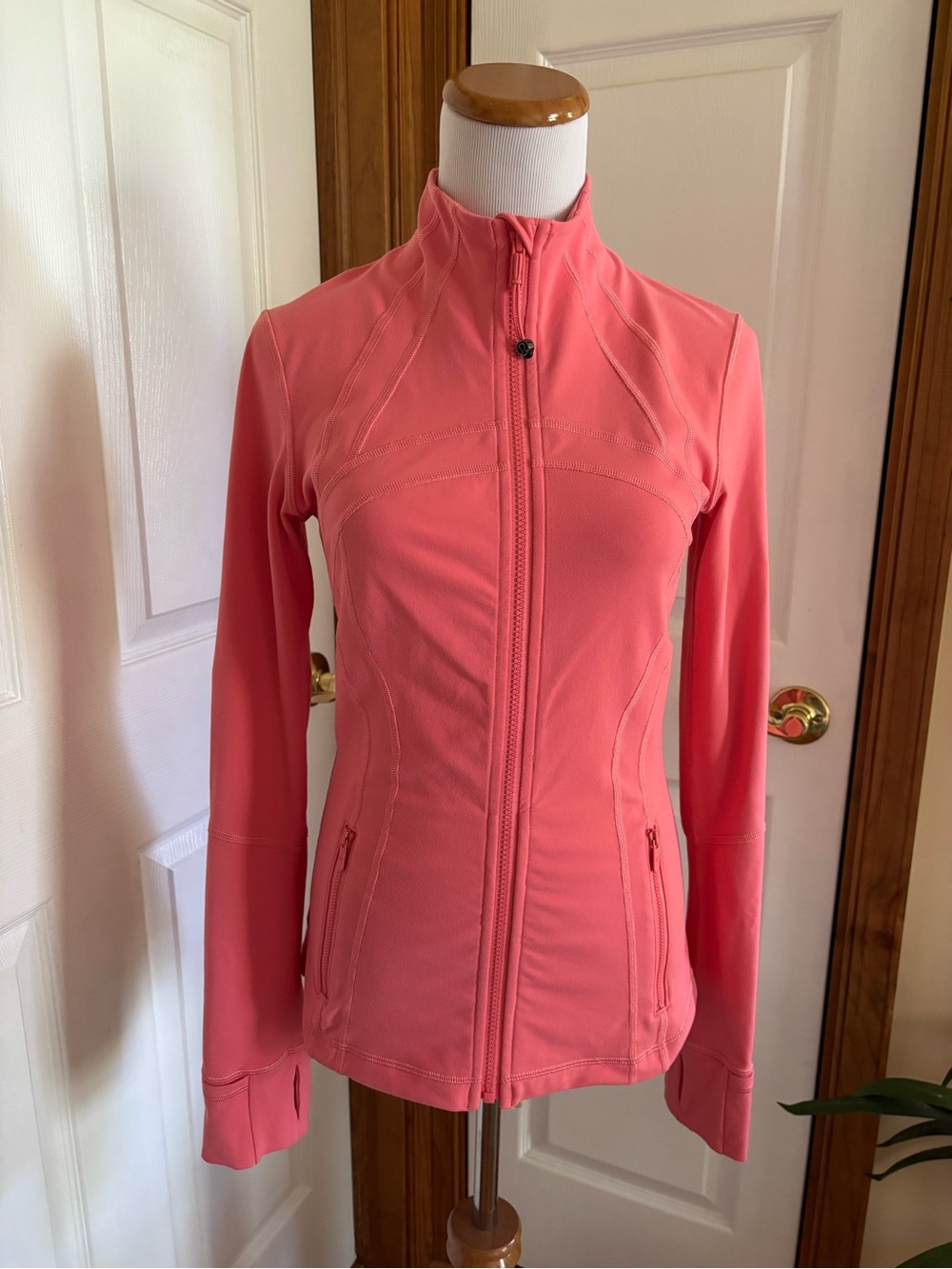 Lululemon Define Jacket Luon 6 EUC - Picture 3 of 10